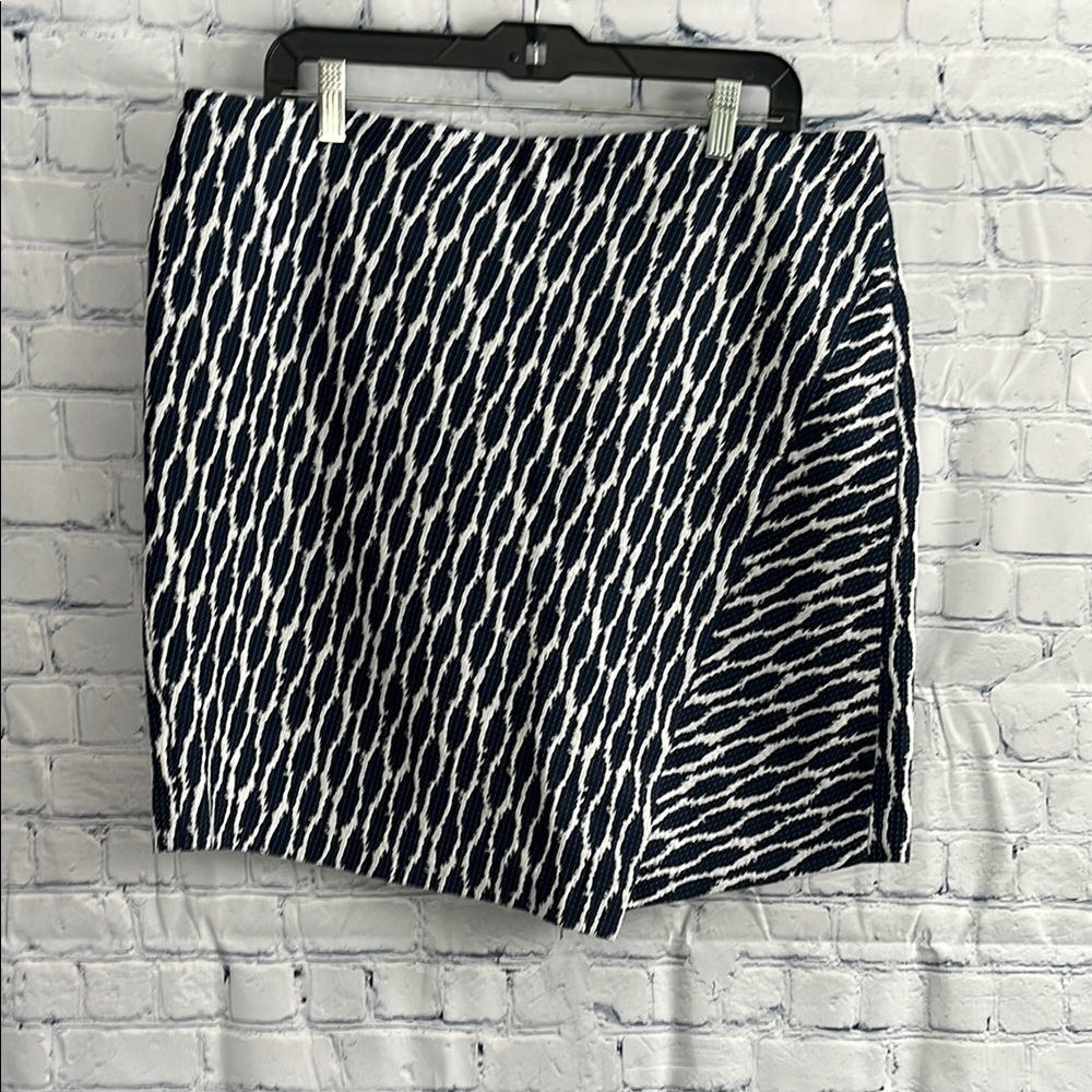 LOFT Navy and White Patterned Skirt Womans Size 16